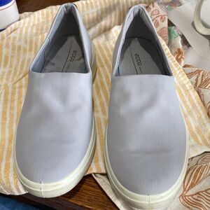 ECCO SLIP ON SILVER-GREY LEATHER AND  Polyurethane WATERPROOF shoes. SZ 38/8 EUC